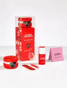 Le Mini Macaron Cherry Red ! Kit De Vernis à Ongles Semi-permanent à VOGÜÉ