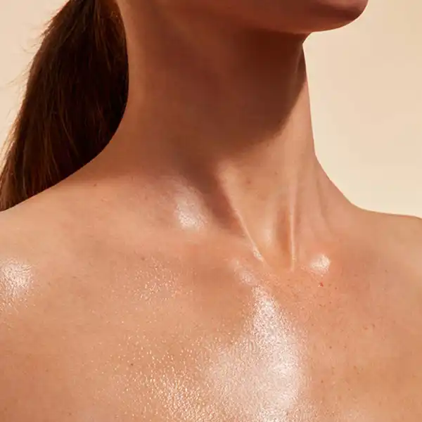 Clarins Suncare Brume Solaire Embellissante Très Haute Protection Corps Spf50+ 150ml