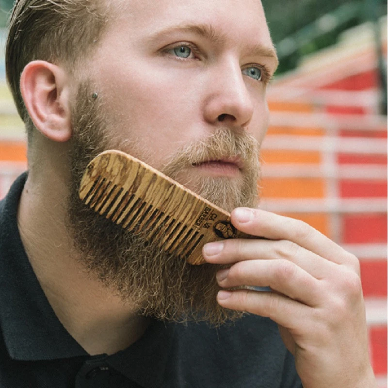 Peigne taille barbe en bois