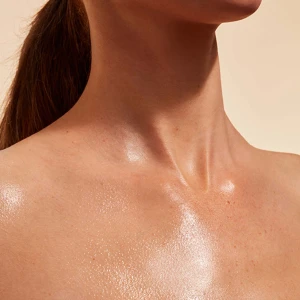 Clarins Suncare Brume Solaire Embellissante Très Haute Protection Corps Spf50+ 150ml