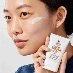 Kiehl’s Ultra Light Daily Uv Defense Spf50 Pa++++ Fluide Solaire Visage Spf50 Et Anti-pollution T/60ml